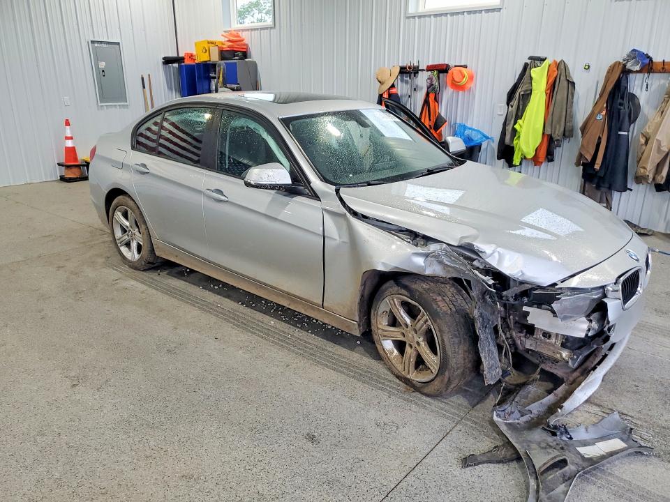 54677916 :رقم المزاد ، WBA3C3G50FNS75092 vin ، 2015 Bmw 320 مزاد بيع
