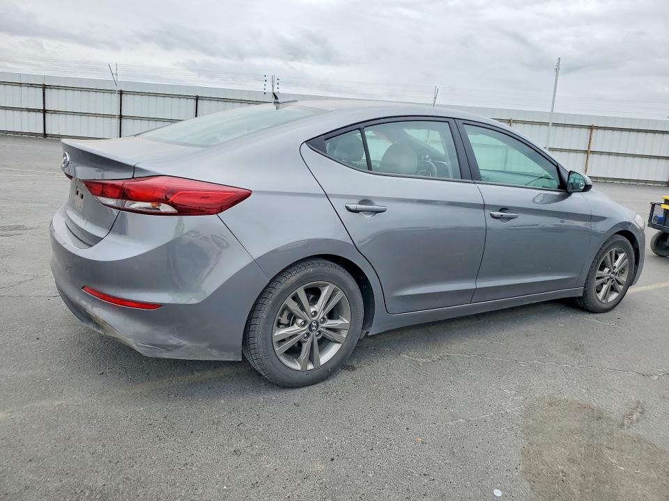 55419186 :رقم المزاد ، 5NPD84LF5JH360404 vin ، 2018 Hyundai Elantra مزاد بيع