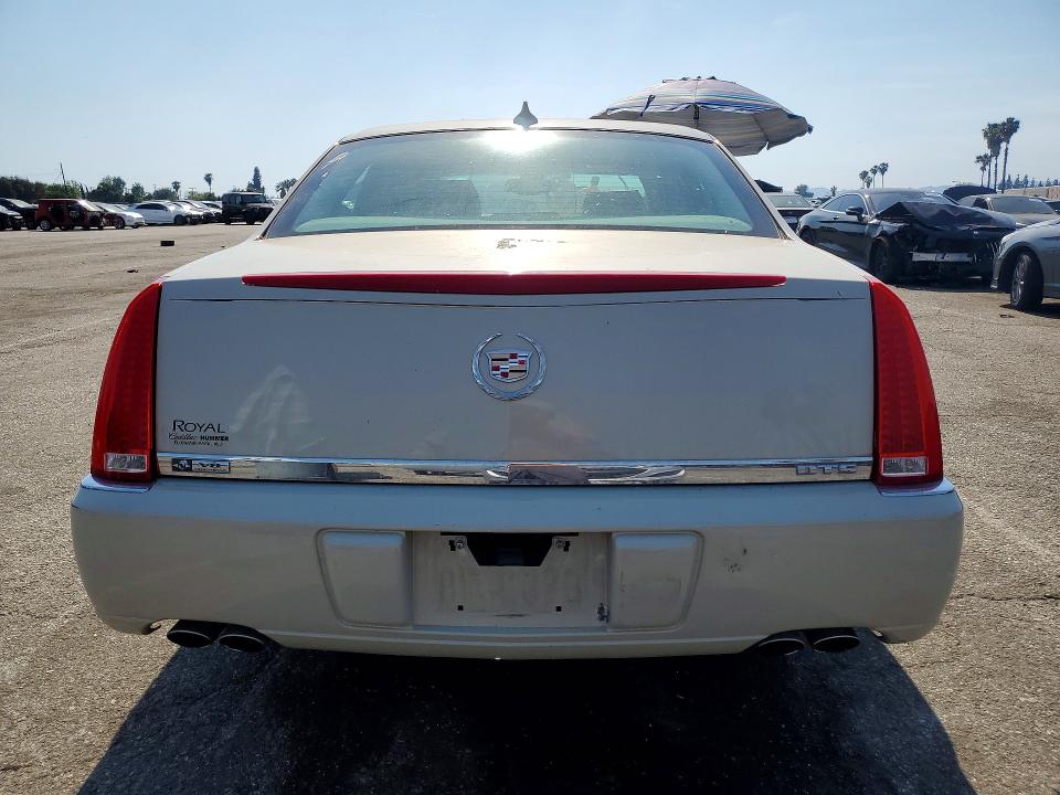 52957616 :رقم المزاد ، 1G6KA5E61BU103636 vin ، 2011 Cadillac Dts مزاد بيع