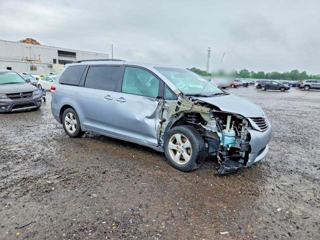 2011 Toyota Sienna მანქანა იყიდება აუქციონზე, vin: 5TDKK3DC9BS046614, აუქციონის ნომერი: 54666166