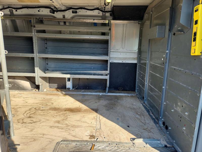 52060396 :رقم المزاد ، 1FTYR2YM5HKA85123 vin ، 2017 Ford Transit مزاد بيع