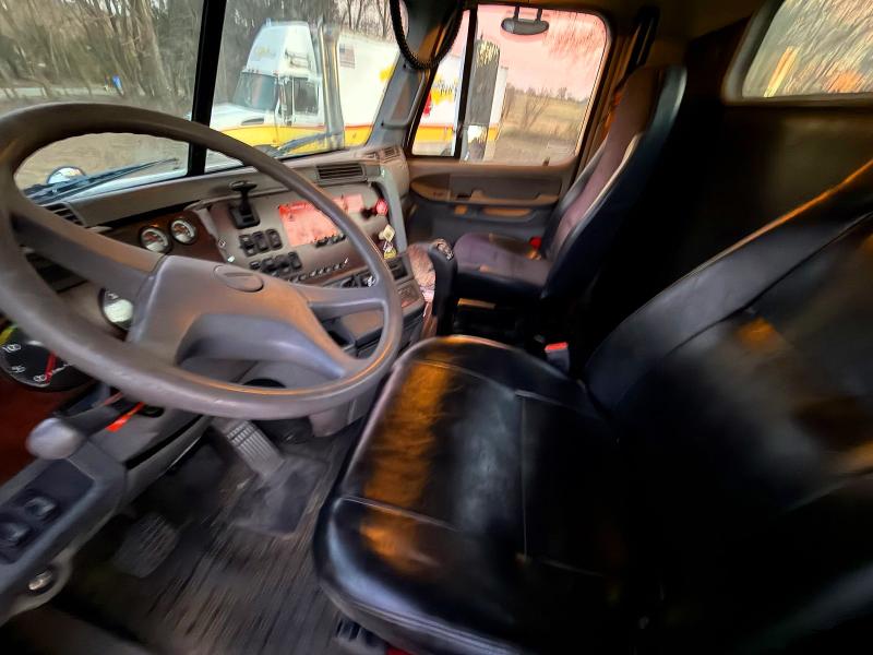 54915686 :رقم المزاد ، 1FUBBAA862PJ88345 vin ، 2002 Freightliner Conventional مزاد بيع