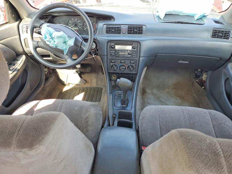 53105616 :رقم المزاد ، 4T1BG22K5YU655916 vin ، 2000 Toyota Camry مزاد بيع