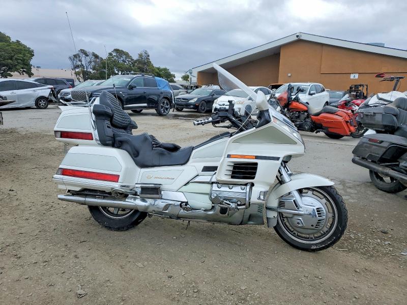 55246666 :رقم المزاد ، 1HFSC2248YA200244 vin ، 2000 Honda Gl1500 مزاد بيع