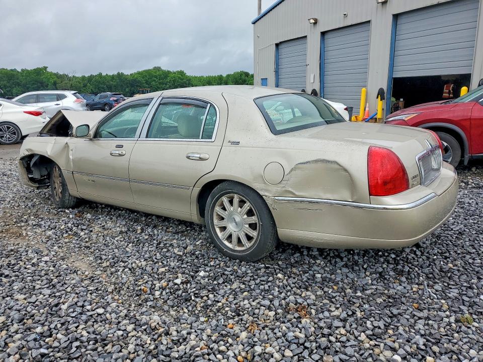 2009 Lincoln Town Car მანქანა იყიდება აუქციონზე, vin: 2LNHM82V39X635576, აუქციონის ნომერი: 54384706