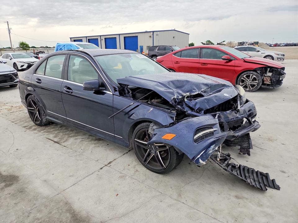 Продаж на аукціоні авто 2011 Mercedes-benz C, vin: WDDGF8BB7BR172881, номер лоту: 52119896