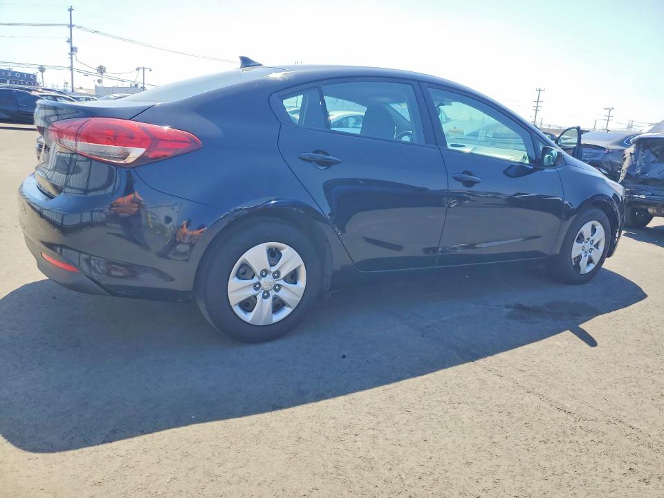 54531776 :رقم المزاد ، 3KPFK4A73HE152879 vin ، 2017 Kia Forte مزاد بيع