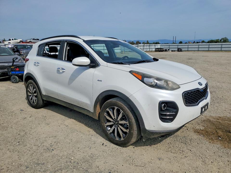 52075636 :رقم المزاد ، KNDPNCAC5H7049319 vin ، 2017 Kia Sportage مزاد بيع