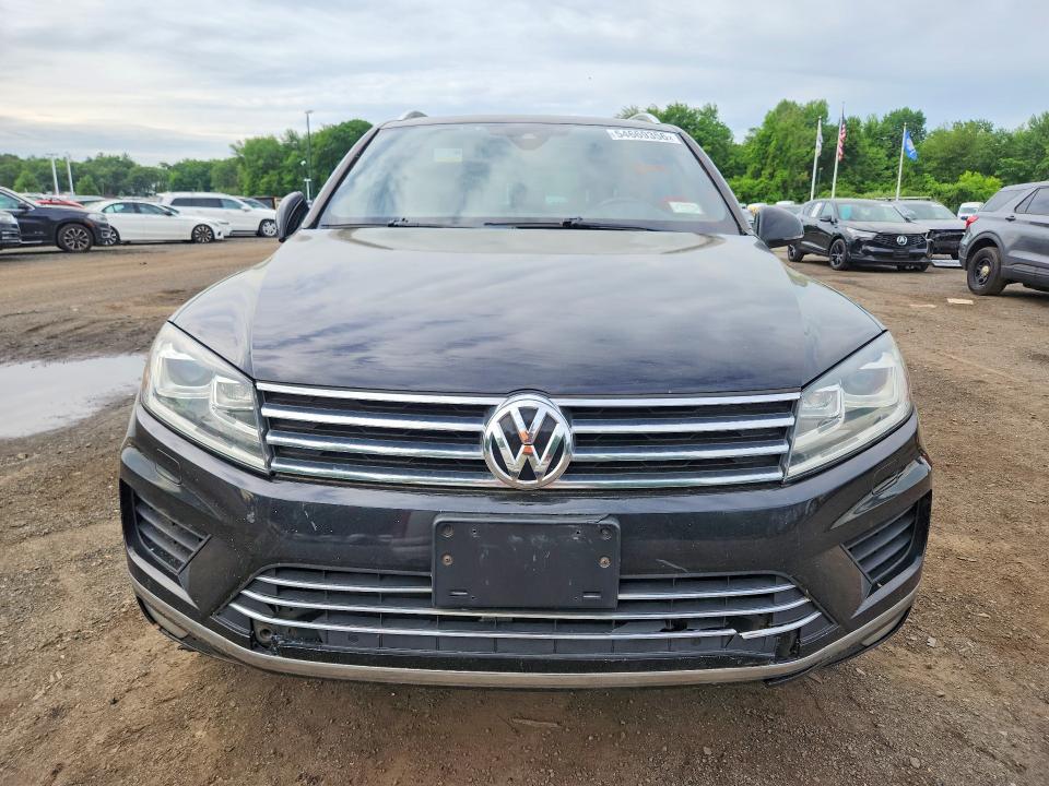 54669356 :رقم المزاد ، WVGRF7BP9HD000586 vin ، 2017 Volkswagen Touareg مزاد بيع