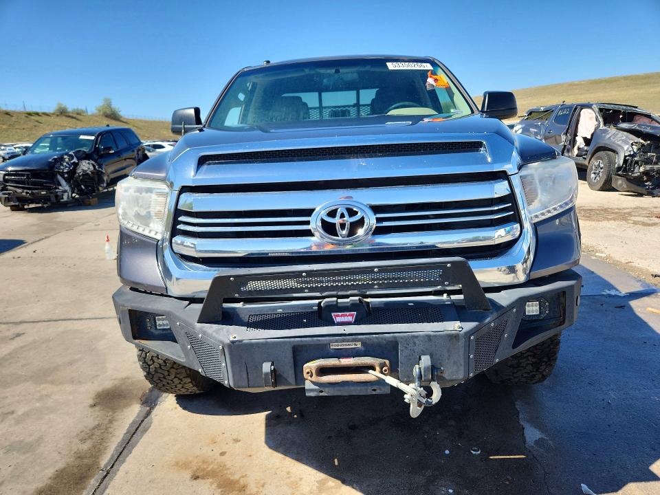 Auction sale of the 2017 Toyota Tundra, vin: 5TFUW5F1XHX641320, lot number: 53350266