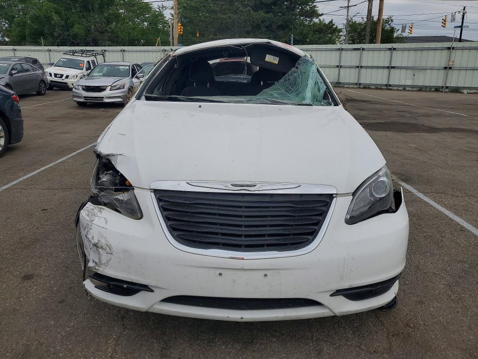 53526286 :رقم المزاد ، 1C3CCBBB6DN580270 vin ، 2013 Chrysler 200 مزاد بيع