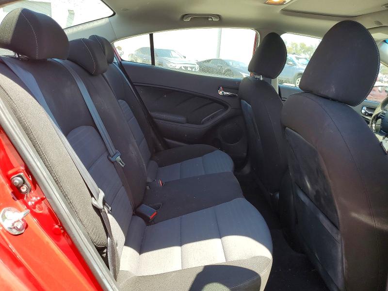 52714666 :رقم المزاد ، 3KPFL4A76JE228663 vin ، 2018 Kia Forte مزاد بيع
