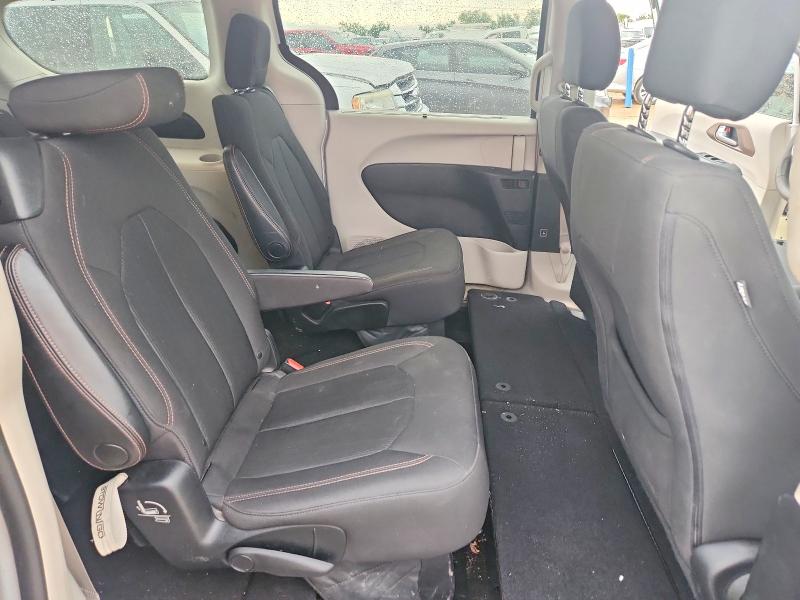 53951886 :رقم المزاد ، 2C4RC1BG7HR844889 vin ، 2017 Chrysler Pacifica مزاد بيع