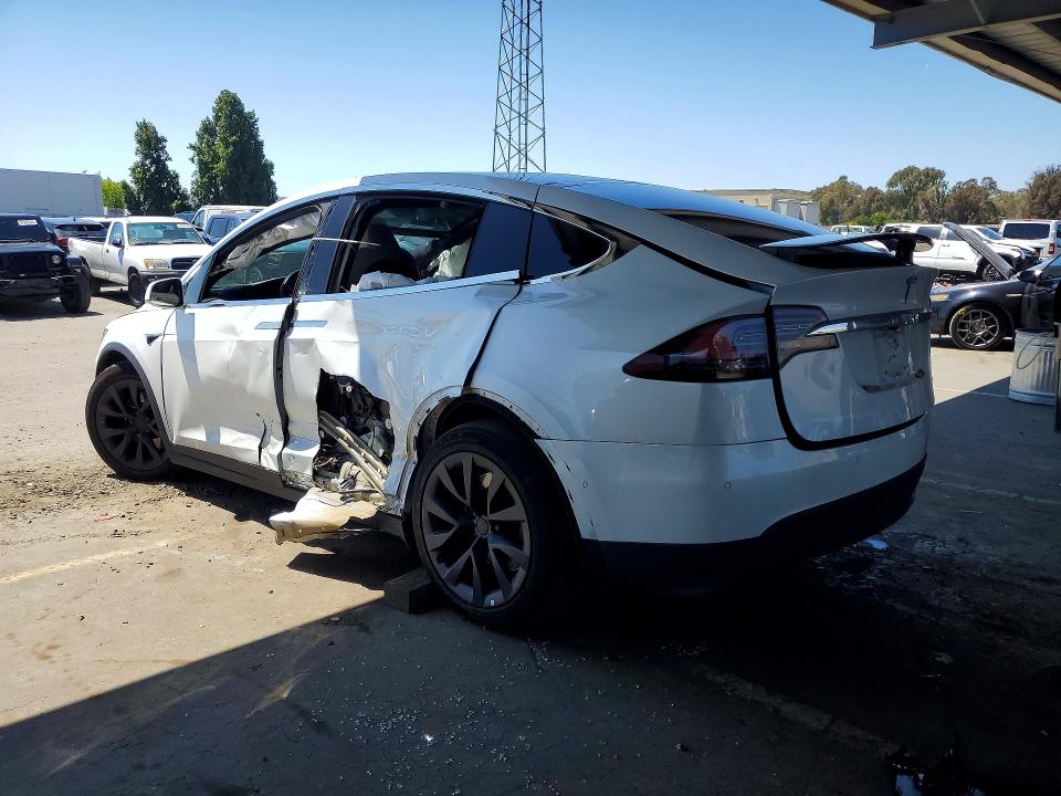 53062906 :رقم المزاد ، 5YJXCBE20LF260951 vin ، 2020 Tesla Model X مزاد بيع