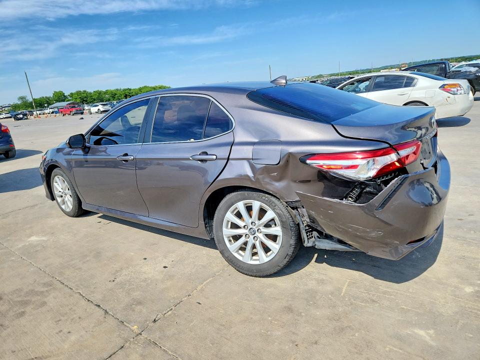 53885226 :رقم المزاد ، 4T1C11AK1LU942941 vin ، 2020 Toyota Camry مزاد بيع