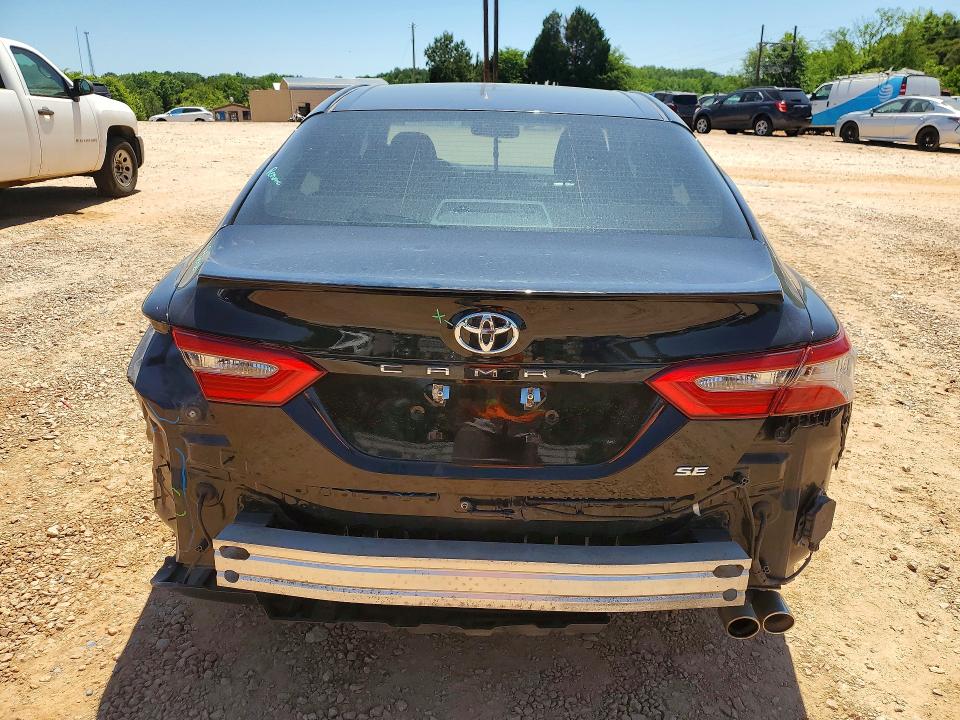 53626986 :رقم المزاد ، 4T1B11HK3JU528462 vin ، 2018 Toyota Camry مزاد بيع