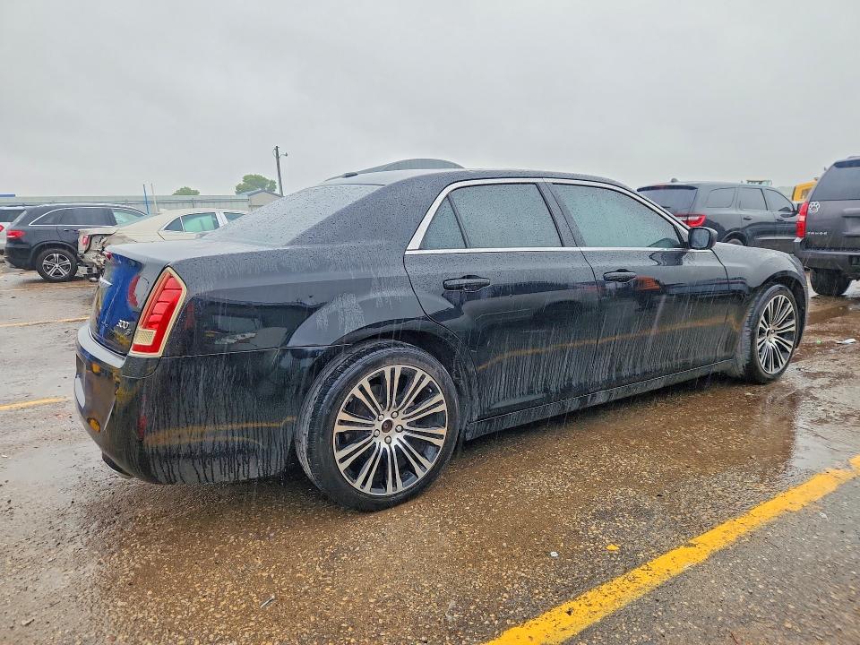 2013 Chrysler 300 მანქანა იყიდება აუქციონზე, vin: 2C3CCABG2DH527449, აუქციონის ნომერი: 54427526