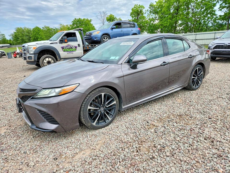 55244066 :رقم المزاد ، 4T1BZ1HK0JU018918 vin ، 2018 Toyota Camry مزاد بيع