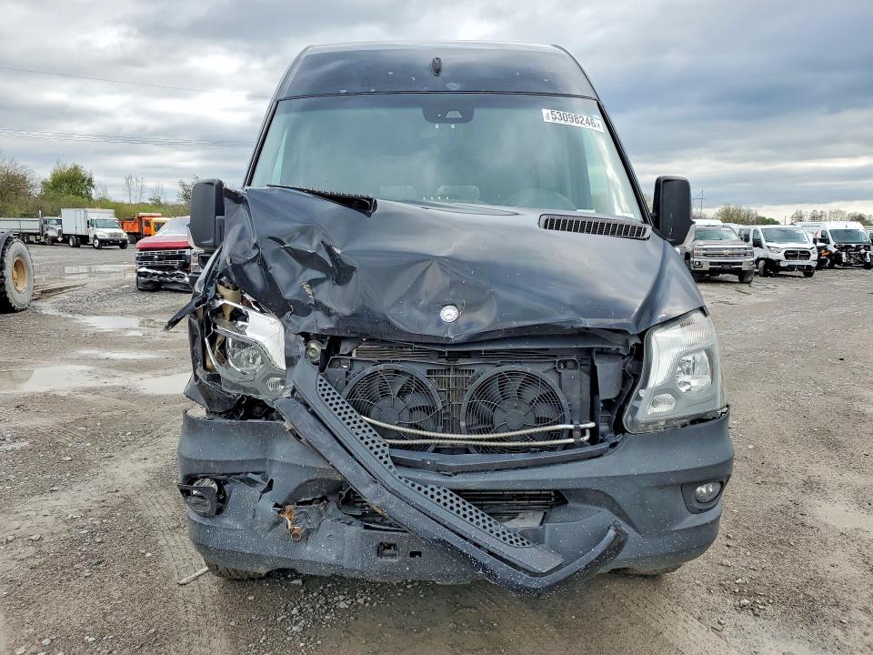 53098246 :رقم المزاد ، WDZPE8DC3FP152857 vin ، 2015 Mercedes-benz Sprinter مزاد بيع