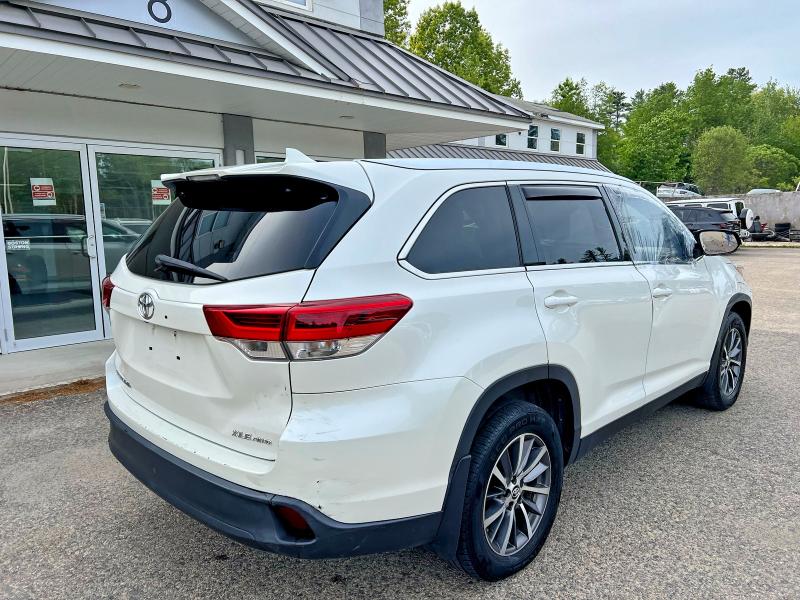 Auction sale of the 2019 Toyota Highlander, vin: 5TDJZRFH4KS588142, lot number: 55097866