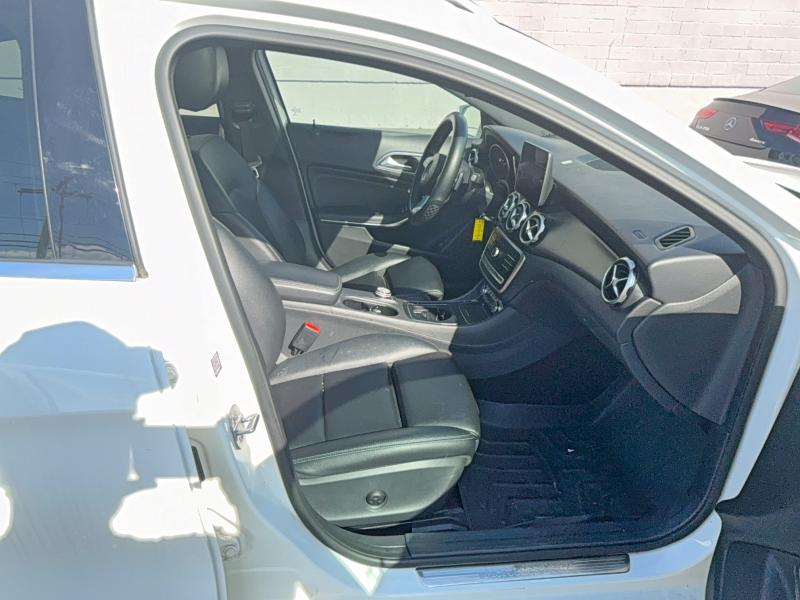 52585826 :رقم المزاد ، WDCTG4GB7JJ477053 vin ، 2018 Mercedes-benz Gla مزاد بيع