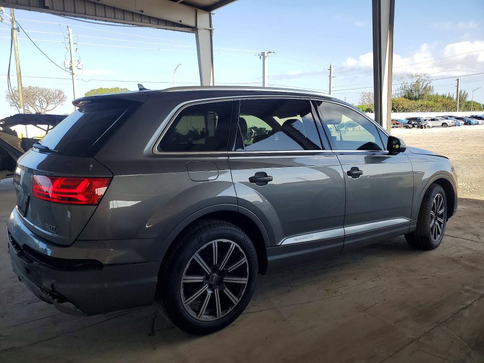 2017 Audi Q7 მანქანა იყიდება აუქციონზე, vin: WA1LAAF7XHD005306, აუქციონის ნომერი: 52013306