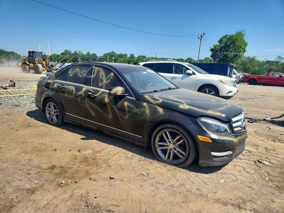 2013 Mercedes-benz C მანქანა იყიდება აუქციონზე, vin: WDDGF4HB0DR243101, აუქციონის ნომერი: 53586076