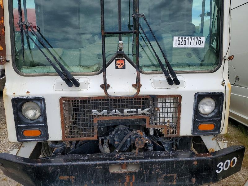 Aukcja sprzedaży 2001 Mack 600, vin: 1M2K185C11M008279, numer aukcji: 52617176