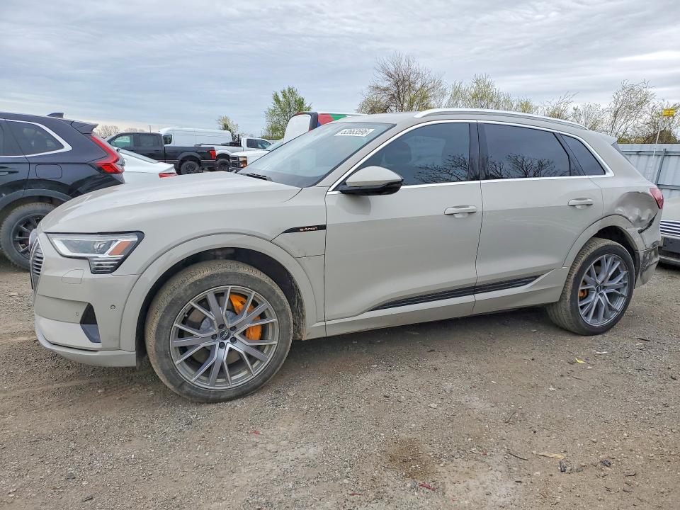 2019 Audi E-tron მანქანა იყიდება აუქციონზე, vin: WA1VAAGE3KB015667, აუქციონის ნომერი: 52663596