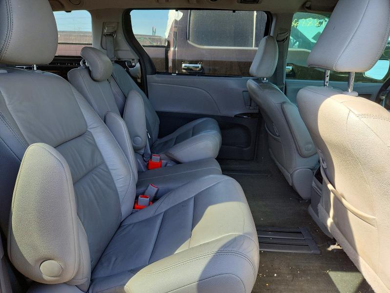 52813646 :رقم المزاد ، 5TDYZ3DC9HS849471 vin ، 2017 Toyota Sienna مزاد بيع