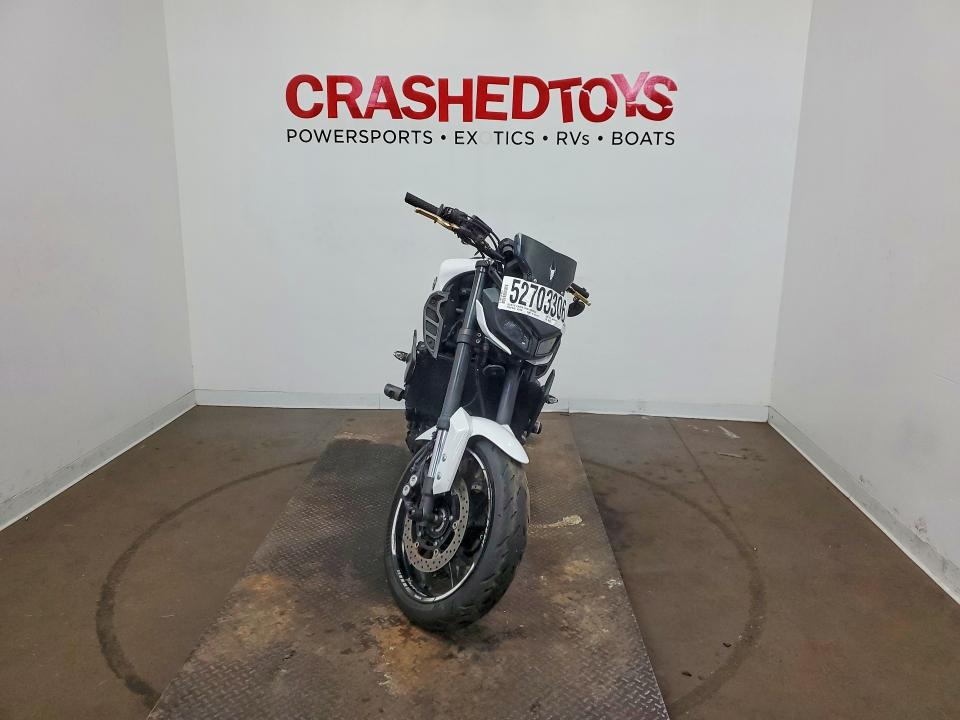 52703306 :رقم المزاد ، JYARN53E5HA001823 vin ، 2017 Yamaha Fz09 مزاد بيع