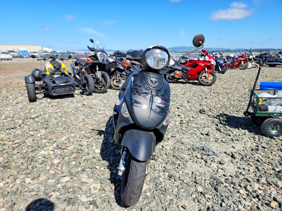 53598126 :رقم المزاد ، RFVPAC20XC1011487 vin ، 2012 Genuine Scooter Co. Buddy مزاد بيع
