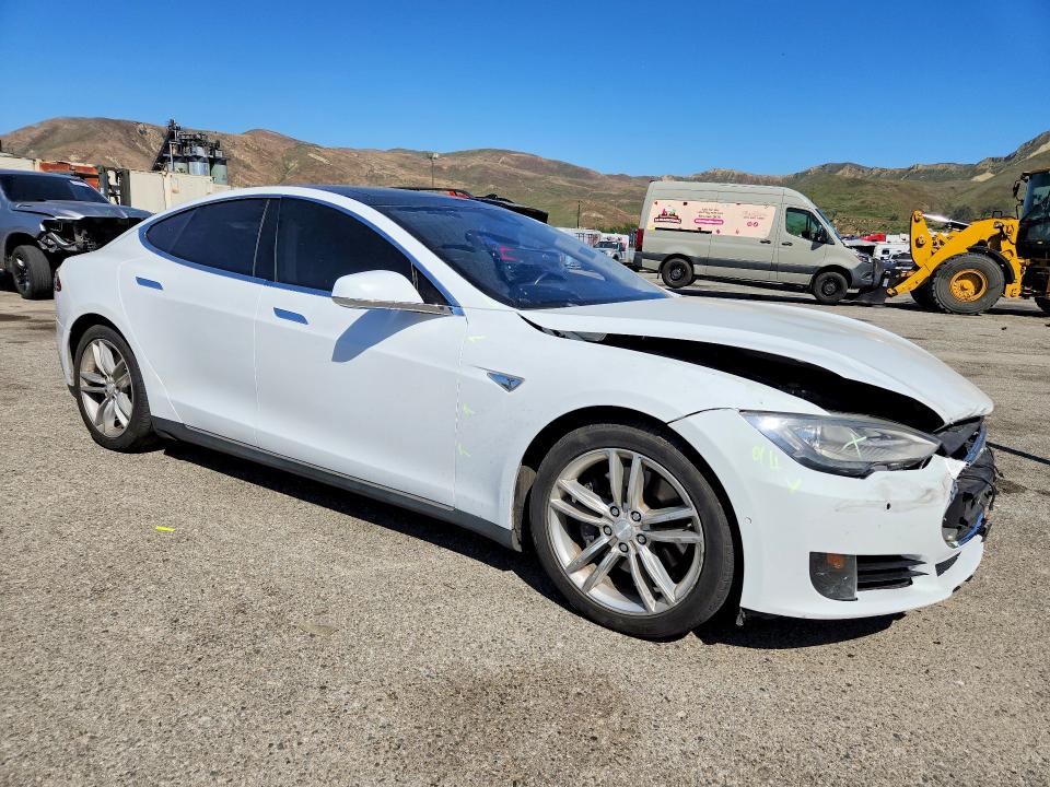 2015 Tesla Model S მანქანა იყიდება აუქციონზე, vin: 5YJSA1E23FF109097, აუქციონის ნომერი: 54634136