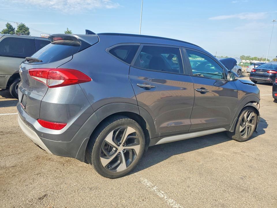 53974246 :رقم المزاد ، KM8J33A24JU784105 vin ، 2018 Hyundai Tucson مزاد بيع