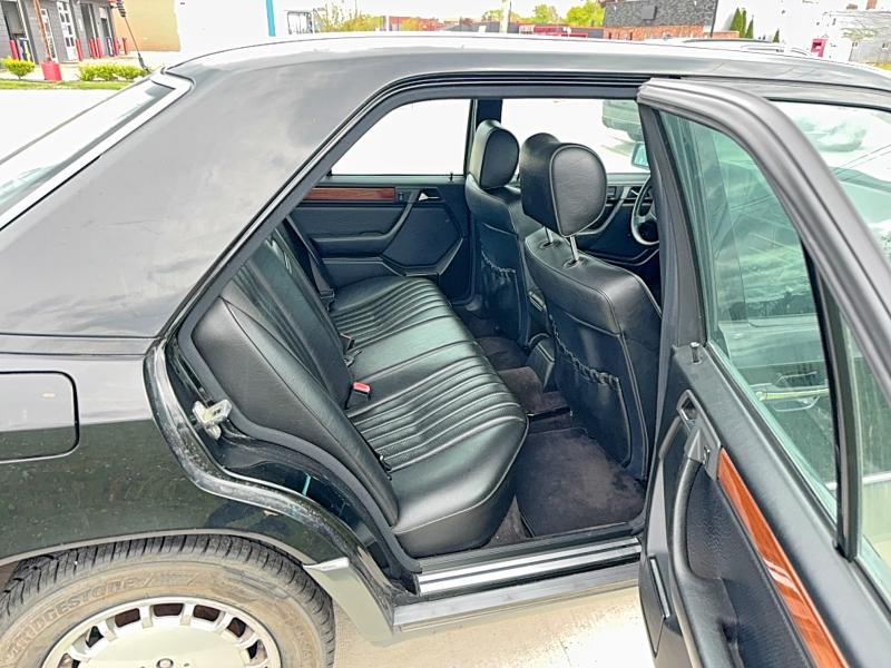 52910686 :رقم المزاد ، WDBEA28E4PB858079 vin ، 1993 Mercedes-benz 300 مزاد بيع