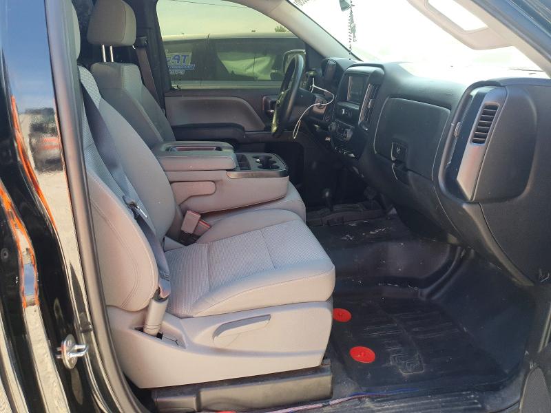 52700596 :رقم المزاد ، 1GCNKNEC6HZ324285 vin ، 2017 Chevrolet 1500 Silve مزاد بيع
