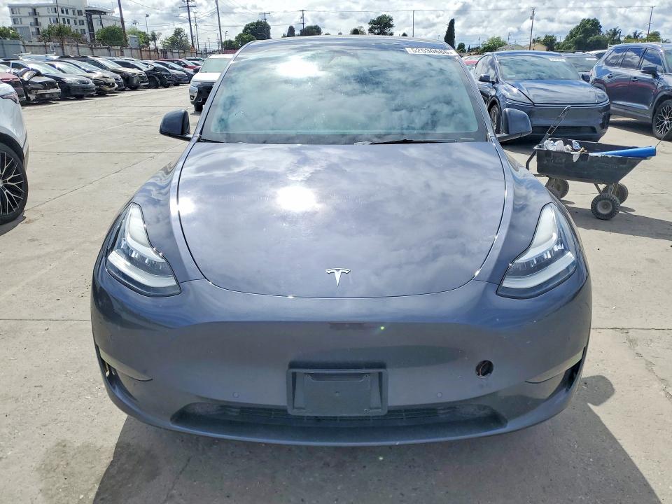 52530686 :رقم المزاد ، 7SAYGDEE9NF574991 vin ، 2022 Tesla Model Y مزاد بيع