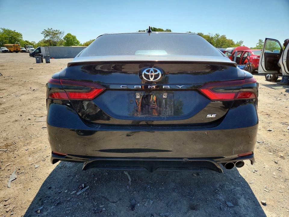 51961036 :رقم المزاد ، 4T1G11AK2MU557696 vin ، 2021 Toyota Camry مزاد بيع