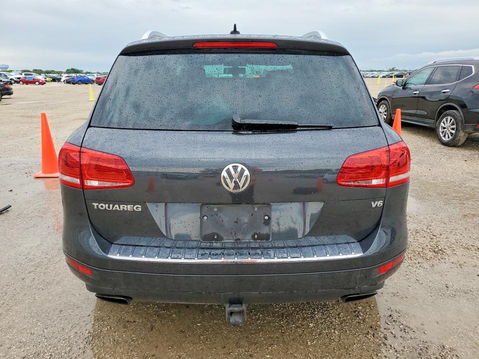 54641306 :رقم المزاد ، WVGEF9BP9DD006165 vin ، 2013 Volkswagen Touareg مزاد بيع