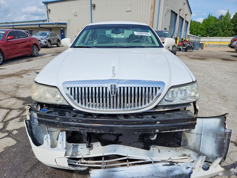 2003 Lincoln Town Car მანქანა იყიდება აუქციონზე, vin: 1LNHM81W13Y692120, აუქციონის ნომერი: 53987456