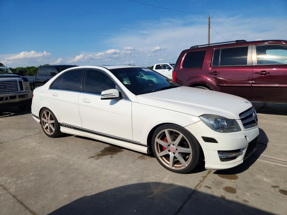 55634436 :رقم المزاد ، WDDGF4HB4ER314561 vin ، 2014 Mercedes-benz C مزاد بيع