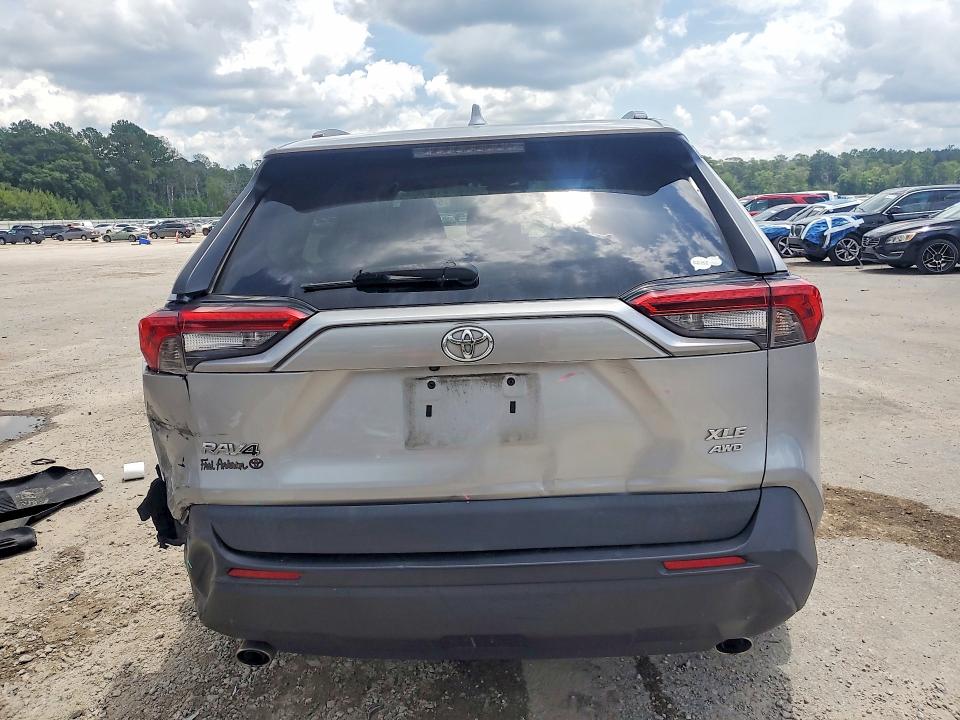 2021 Toyota Rav4 მანქანა იყიდება აუქციონზე, vin: 2T3A1RFVXMW143600, აუქციონის ნომერი: 54971136