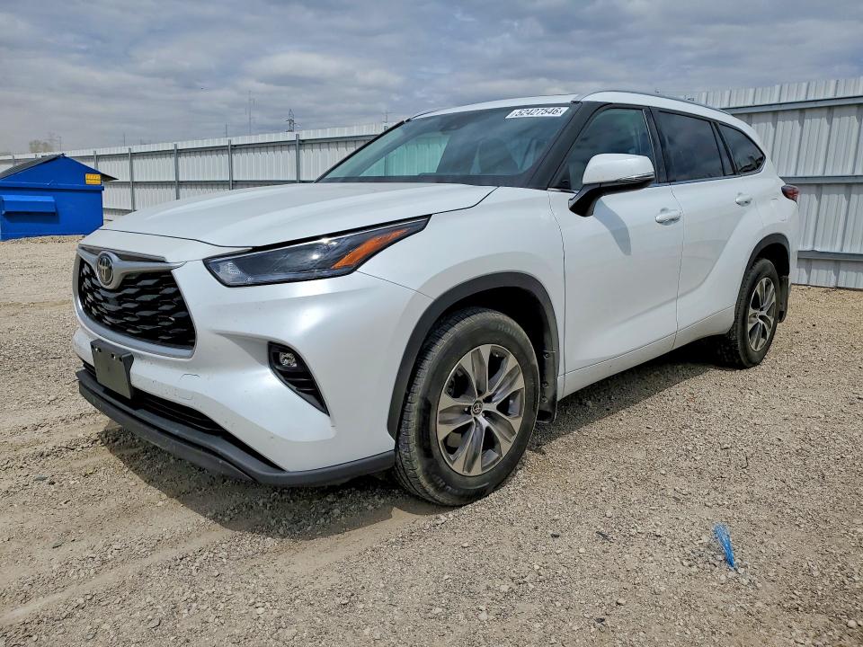 52427546 :رقم المزاد ، 5TDGZRBHXNS561502 vin ، 2022 Toyota Highlander مزاد بيع