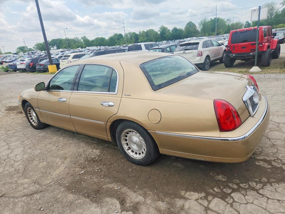 53617886 :رقم المزاد ، 1LNFM81W6WY725107 vin ، 1998 Lincoln Town Car مزاد بيع