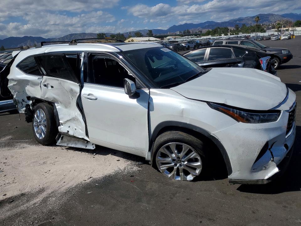 2022 Toyota Highlander მანქანა იყიდება აუქციონზე, vin: 5TDDZRBH0NS214439, აუქციონის ნომერი: 55639936