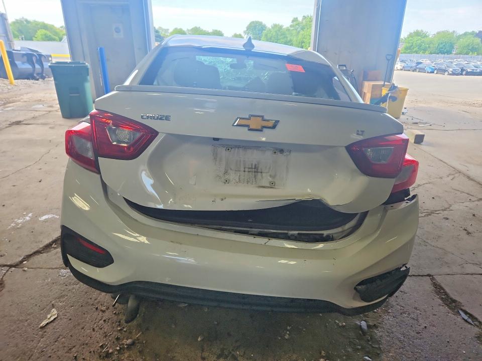 54851666 :رقم المزاد ، 1G1BE5SM0H7260868 vin ، 2017 Chevrolet Cruze مزاد بيع