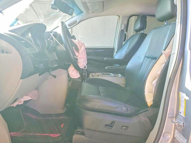 52684546 :رقم المزاد ، 2C4RC1CG5FR656190 vin ، 2015 Chrysler Town & Country مزاد بيع