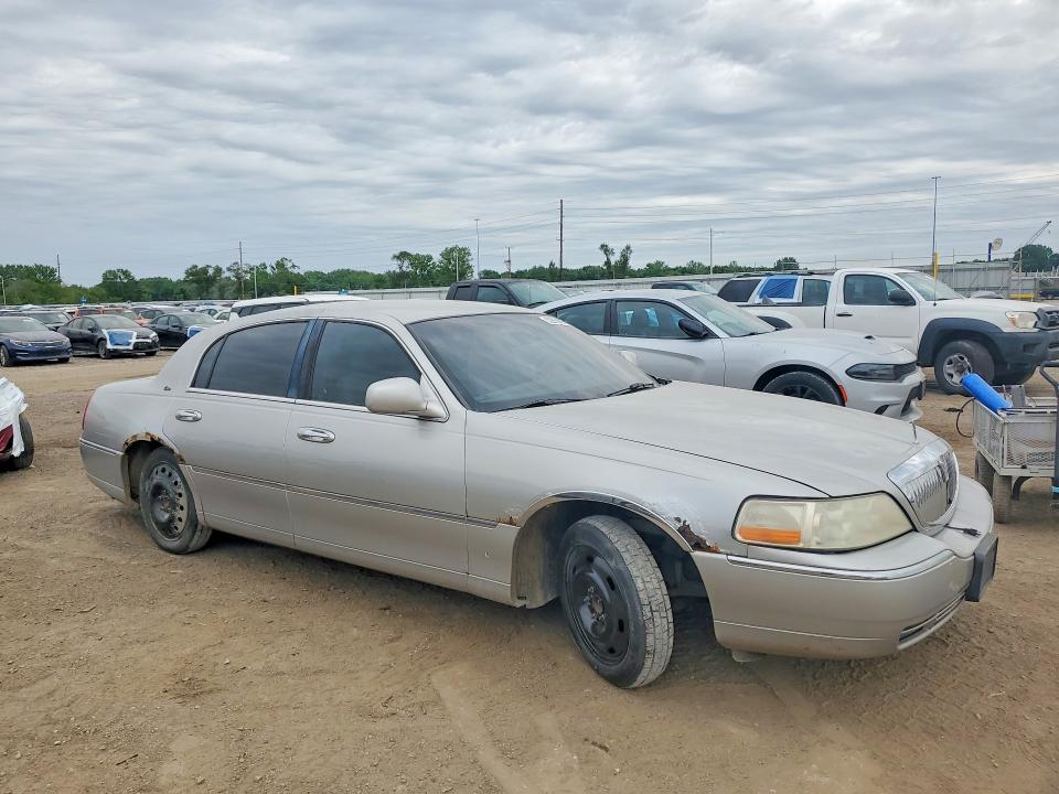 Aukcja sprzedaży 2003 Lincoln Town Car, vin: 1LNHM83WX3Y626677, numer aukcji: 52860696