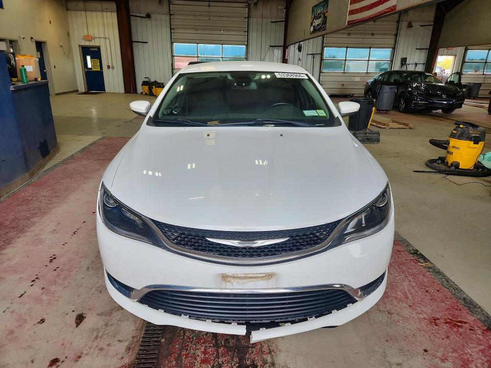 53368966 :رقم المزاد ، 1C3CCCAB0FN555391 vin ، 2015 Chrysler 200 مزاد بيع
