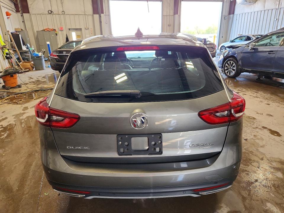 Auction sale of the 2018 Buick Regal Tourx, vin: W04GV8SX7J1174257, lot number: 52503686